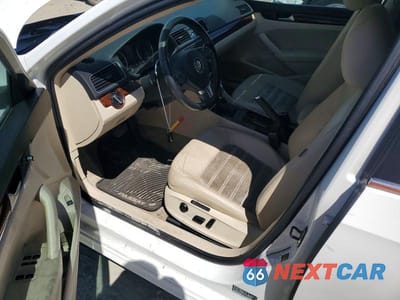 Zdjęcie 8 z 12 samochodu: 2012 VOLKSWAGEN PASSAT SEL VIN:1VWCM7A39CC079431 - miniatura