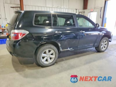 Trzecie zdjęcie samochodu z tyłu: 2008 TOYOTA HIGHLANDER HYBRID VIN:JTEEW41A182011829 - miniatura