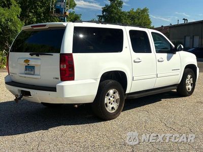 Czwarte zdjęcie samochodu z boku: 2012 CHEVROLET SUBURBAN K1500 LT VIN:1GNSKJE70CR204318 - miniatura