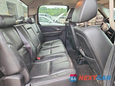 Zdjęcie 10 z 12 samochodu: 2008 CHEVROLET SILVERADO K3500 VIN:1GCJK33668F110544 - miniatura