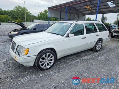 1995 MERCEDES-BENZ E 320 WDBEA92E3SF303126 - główne zdjęcie licytacji z USA - miniatura