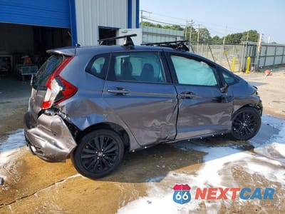 Trzecie zdjęcie samochodu z tyłu: 2018 HONDA FIT SPORT VIN:3HGGK5H63JM700609 - miniatura