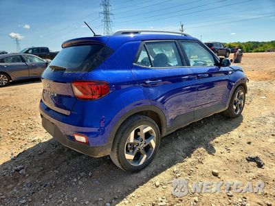 Trzecie zdjęcie samochodu z tyłu: 2024 HYUNDAI VENUE SEL VIN:KMHRC8A35RU308336 - miniatura