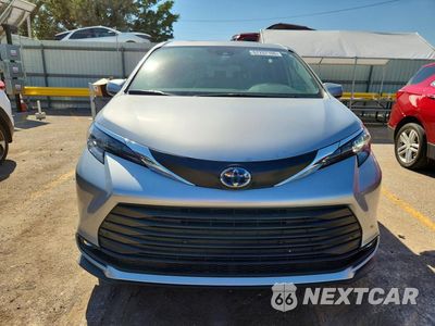 Piąte zdjęcie samochodu w środku: 2025 TOYOTA SIENNA XLE 8-PASSENGER VIN:5TDYRKEC9SS251770 - miniatura