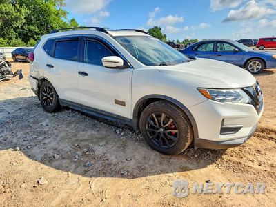 Czwarte zdjęcie samochodu z boku: 2017 NISSAN ROGUE SV VIN:5N1AT2MT2HC758908 - miniatura