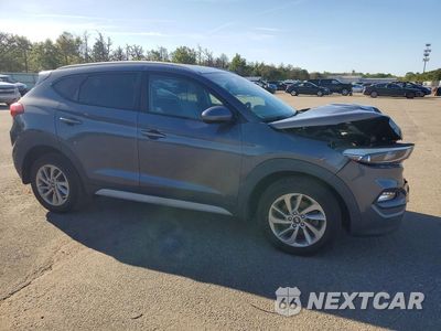 Czwarte zdjęcie samochodu z boku: 2017 HYUNDAI TUCSON SE VIN:KM8J3CA46HU550995 - miniatura
