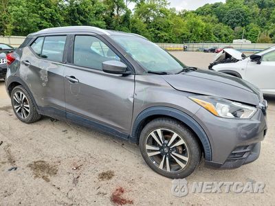 Czwarte zdjęcie samochodu z boku: 2019 NISSAN KICKS SV VIN:3N1CP5CU0KL546830 - miniatura