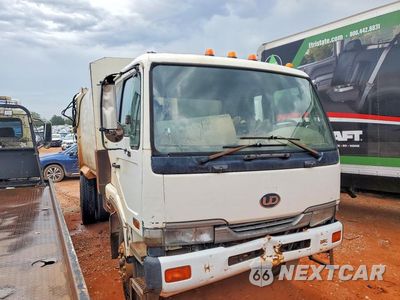 Czwarte zdjęcie samochodu z boku: 1999 UD UD2300 REFUSE TRUCK VIN:JNALC43H4XGN50061 - miniatura