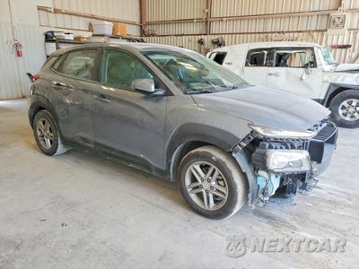 Czwarte zdjęcie samochodu z boku: 2020 HYUNDAI KONA SE VIN:KM8K12AA7LU555495 - miniatura