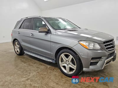 Czwarte zdjęcie samochodu z boku: 2012 MERCEDES-BENZ ML 550 4MATIC VIN:4JGDA7DB3CA056947 - miniatura