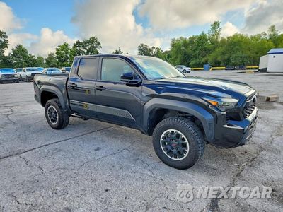 Czwarte zdjęcie samochodu z boku: 2024 TOYOTA TACOMA TRD OFF-ROAD VIN:3TMLB5JN0RM005661 - miniatura
