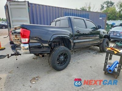 Trzecie zdjęcie samochodu z tyłu: 2016 TOYOTA TACOMA SR5 V6 VIN:3TMCZ5AN2GM002320 - miniatura