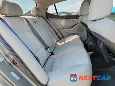 Zdjęcie 10 z 12 samochodu: 2012 KIA OPTIMA LX VIN:5XXGM4A71CG038958 - miniatura
