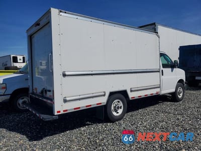 Trzecie zdjęcie samochodu z tyłu: 2024 GMC SAVANA BOX TRUCK VIN:1GD07RFP7R1215902 - miniatura