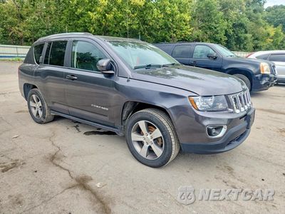 Czwarte zdjęcie samochodu z boku: 2017 JEEP COMPASS LATITUDE VIN:1C4NJDEBXHD152134 - miniatura