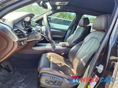 Zdjęcie 7 z 13 samochodu: 2017 BMW X5 XDRIVE50I VIN:5UXKR6C30H0U13814 - miniatura