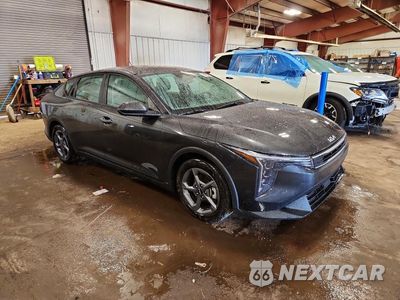 Czwarte zdjęcie samochodu z boku: 2025 KIA K4 LXS VIN:3KPFT4DE8SE106754 - miniatura