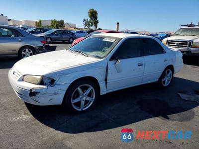 1998 TOYOTA CAMRY LE 4T1BG22K8WU213371 - główne zdjęcie licytacji z USA - miniatura