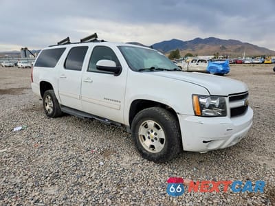 Czwarte zdjęcie samochodu z boku: 2011 CHEVROLET SUBURBAN K1500 LT VIN:1GNSKJE36BR139762 - miniatura