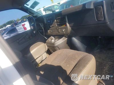 Zdjęcie 8 z 12 samochodu: 2018 GMC SAVANA G2500 VIN:1GTW7AFG9J1902688 - miniatura
