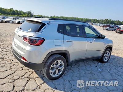 Trzecie zdjęcie samochodu z tyłu: 2025 JEEP COMPASS LATITUDE VIN:3C4NJDBN1ST561901 - miniatura