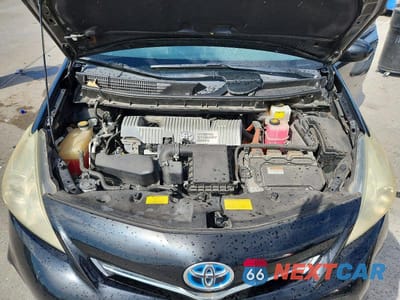 Zdjęcie 11 z 12 samochodu: 2014 TOYOTA PRIUS V TWO VIN:JTDZN3EU1E3319970 - miniatura