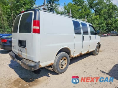 Trzecie zdjęcie samochodu z tyłu: 2009 CHEVROLET EXPRESS G2500 VIN:1GCGG25C591135653 - miniatura