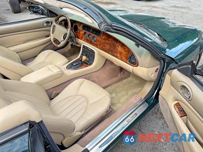 Piąte zdjęcie samochodu w środku: 1999 JAGUAR XK8 VIN:SAJGX2049XC038524 - miniatura