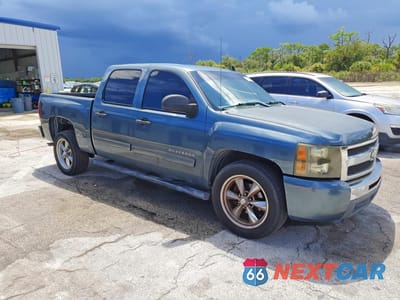 Czwarte zdjęcie samochodu z boku: 2010 CHEVROLET SILVERADO C1500 LS VIN:3GCRCREA0AG291889 - miniatura