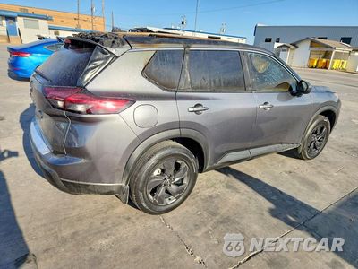 Trzecie zdjęcie samochodu z tyłu: 2026 NISSAN ROGUE SV VIN:5N1BT3BA8TC850559 - miniatura