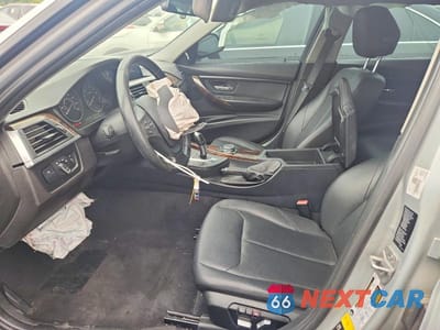 Zdjęcie 7 z 12 samochodu: 2016 BMW 320 XI VIN:WBA8E5G55GNT93104 - miniatura