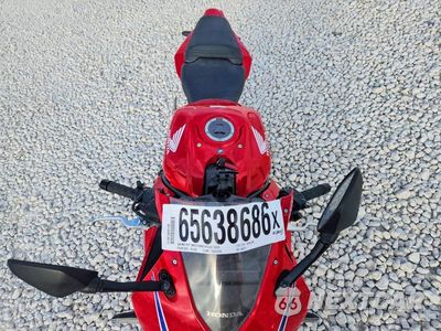 Piąte zdjęcie samochodu w środku: 2024 HONDA CBR650 R VIN:MLHRH1552R5000511 - miniatura