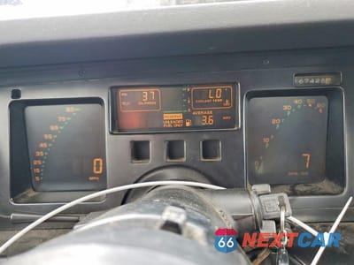 Zdjęcie 9 z 12 samochodu: 1986 CHEVROLET CORVETTE VIN:1G1YY6780G5902275 - miniatura