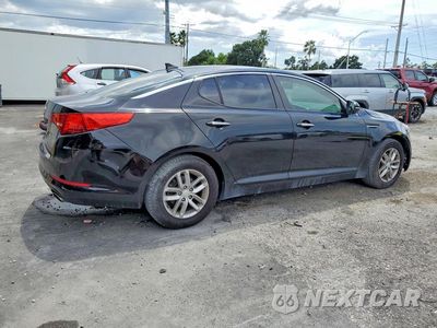 Trzecie zdjęcie samochodu z tyłu: 2013 KIA OPTIMA LX VIN:5XXGM4A75DG255608 - miniatura