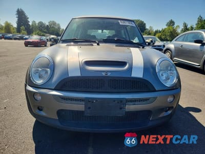 Piąte zdjęcie samochodu w środku: 2004 MINI COOPER S VIN:WMWRE33494TD85071 - miniatura