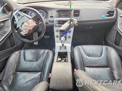 Zdjęcie 8 z 12 samochodu: 2013 VOLVO S60 T6 VIN:YV1902FH8D2219860 - miniatura