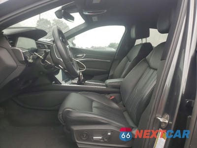 Zdjęcie 7 z 13 samochodu: 2019 AUDI E-TRON PRESTIGE VIN:WA1VAAGE3KB006760 - miniatura