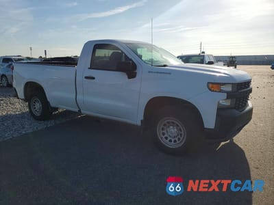 Czwarte zdjęcie samochodu z boku: 2019 CHEVROLET SILVERADO C1500 VIN:3GCNWAEHXKG210130 - miniatura