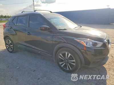 Czwarte zdjęcie samochodu z boku: 2019 NISSAN KICKS SV VIN:3N1CP5CU1KL560056 - miniatura