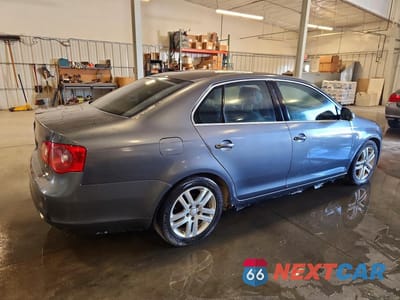 Trzecie zdjęcie samochodu z tyłu: 2005 VOLKSWAGEN NEW JETTA TDI OPTION PACKAGE 1 VIN:3VWST71K25M644173 - miniatura