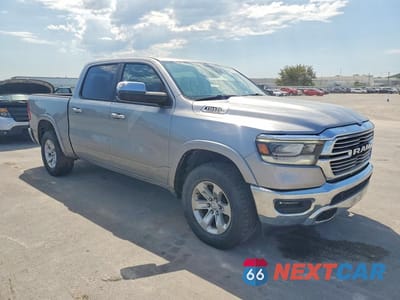 Czwarte zdjęcie samochodu z boku: 2019 RAM 1500 LARAMIE VIN:1C6SRFJT3KN503853 - miniatura