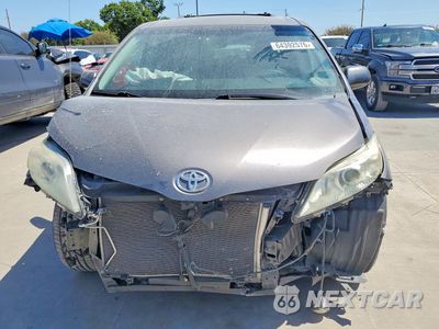 Piąte zdjęcie samochodu w środku: 2011 TOYOTA SIENNA XLE 7-PASSENGER VIN:5TDDK3DC5BS021718 - miniatura