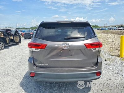 Zdjęcie 6 z 13 samochodu: 2018 TOYOTA HIGHLANDER LE VIN:5TDZARFH2JS040150 - miniatura