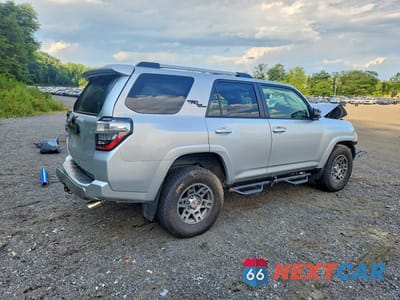 Trzecie zdjęcie samochodu z tyłu: 2018 TOYOTA 4RUNNER TRD OFF-ROAD PREMIUM VIN:JTEBU5JR0J5610147 - miniatura