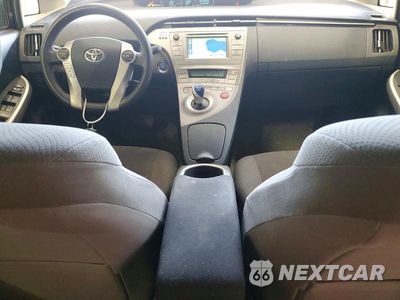 Zdjęcie 8 z 12 samochodu: 2013 TOYOTA PRIUS THREE VIN:JTDKN3DU1D5663580 - miniatura