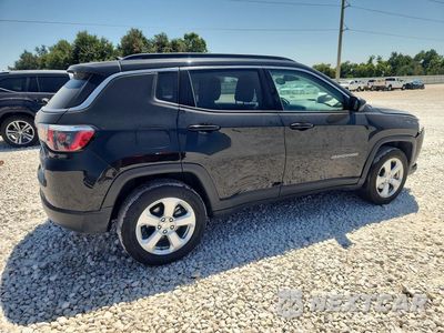 Trzecie zdjęcie samochodu z tyłu: 2019 JEEP COMPASS LATITUDE VIN:3C4NJDBB0KT754790 - miniatura