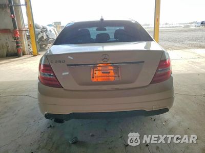 Zdjęcie 6 z 12 samochodu: 2012 MERCEDES-BENZ C 250 VIN:WDDGF4HB4CR203540 - miniatura