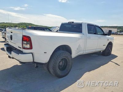 Trzecie zdjęcie samochodu z tyłu: 2022 RAM 3500 BIG HORN/LONE STAR VIN:3C63RRHLXNG133638 - miniatura