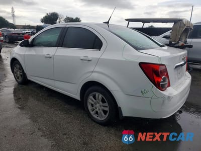 Drugie zdjęcie samochodu z przodu: 2014 CHEVROLET SONIC LT VIN:1G1JC5SHXE4123079 - miniatura