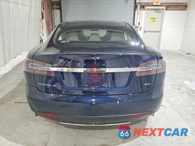 Zdjęcie 6 z 13 samochodu: 2015 TESLA MODEL S 85D VIN:5YJSA1H27FF082062 - miniatura